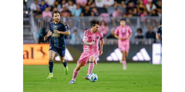 Lionel Messi ja jalkapallo ovat integroituneempia Lionel Messi ja jalkapallo ovat integroituneempia
